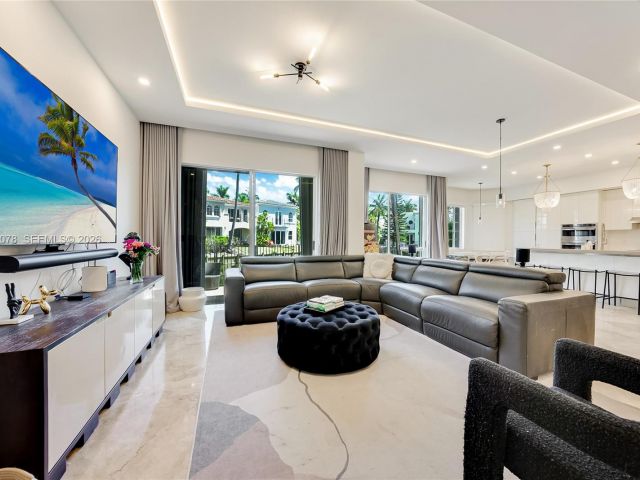 Продажа дома по адресу 20765 NE 32nd Ave - фото 7529463