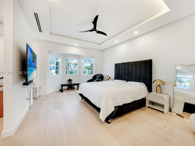 Продажа дома по адресу 20765 NE 32nd Ave - фото 7529466