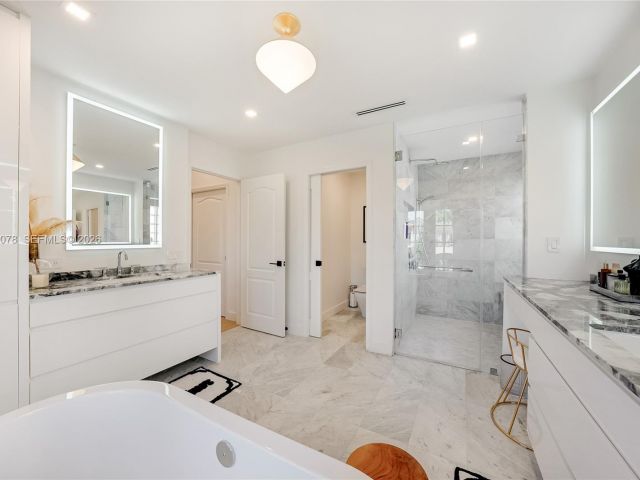 Продажа дома по адресу 20765 NE 32nd Ave - фото 7529468