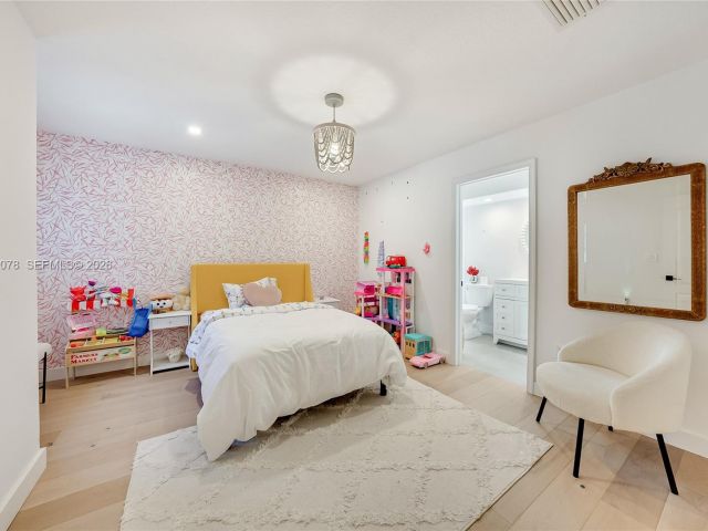 Продажа дома по адресу 20765 NE 32nd Ave - фото 7529470