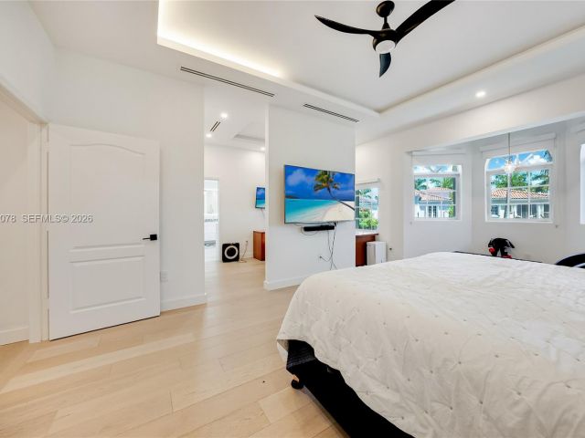 Продажа дома по адресу 20765 NE 32nd Ave - фото 7529471