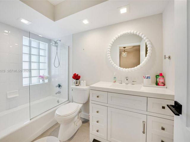 Продажа дома по адресу 20765 NE 32nd Ave - фото 7529472