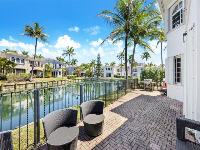 Продажа дома по адресу 20765 NE 32nd Ave - фото 7529473