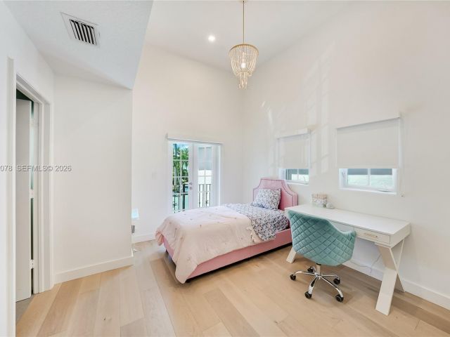 Продажа дома по адресу 20765 NE 32nd Ave - фото 7529474