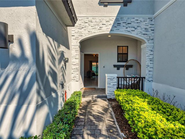 Дом в аренду по адресу 20433 NW 4th Ct - фото 7526563