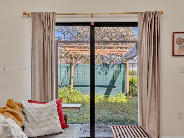 Дом в аренду по адресу 20433 NW 4th Ct - фото 7526570