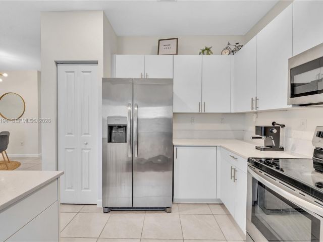 Дом в аренду по адресу 20433 NW 4th Ct - фото 7526574