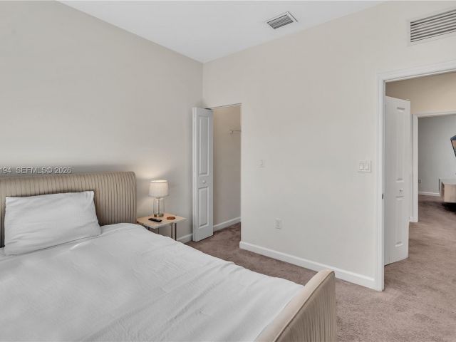 Дом в аренду по адресу 20433 NW 4th Ct - фото 7526577