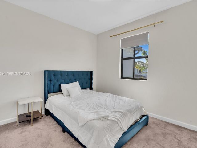 Дом в аренду по адресу 20433 NW 4th Ct - фото 7526578