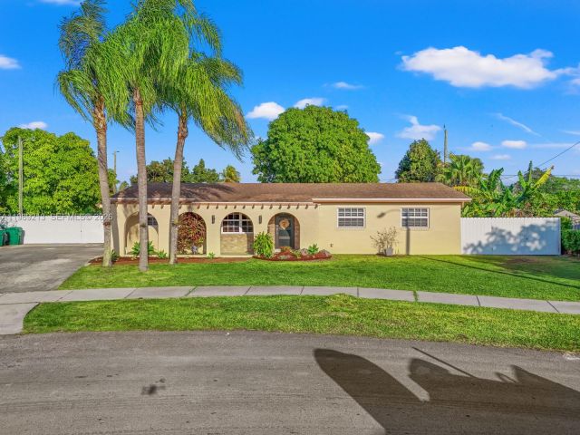 Продажа дома по адресу 3605 SW 122nd Pl - фото 7526371