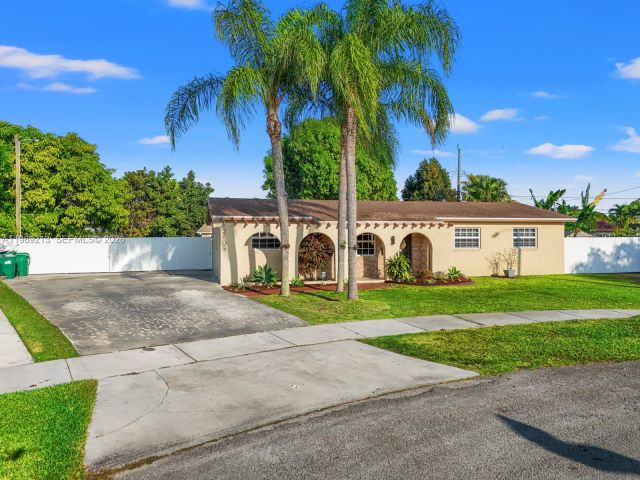 Продажа дома по адресу 3605 SW 122nd Pl - фото 7526373