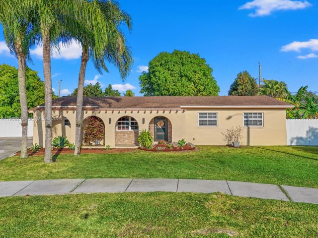 Продажа дома по адресу 3605 SW 122nd Pl - фото 7526374