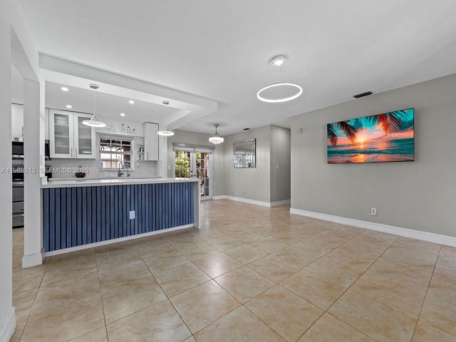 Продажа дома по адресу 3605 SW 122nd Pl - фото 7526379