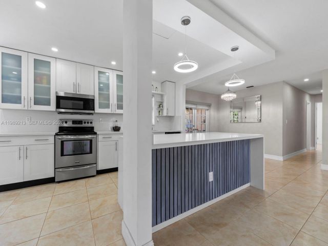 Продажа дома по адресу 3605 SW 122nd Pl - фото 7526380