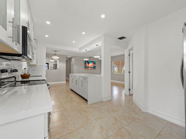 Продажа дома по адресу 3605 SW 122nd Pl - фото 7526383