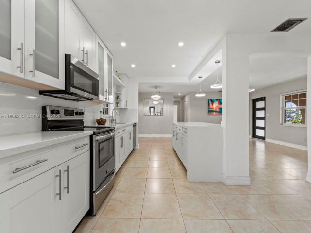 Продажа дома по адресу 3605 SW 122nd Pl - фото 7526384