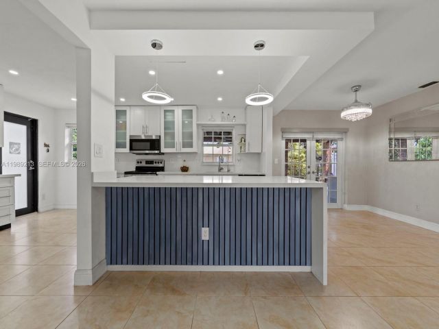 Продажа дома по адресу 3605 SW 122nd Pl - фото 7526387