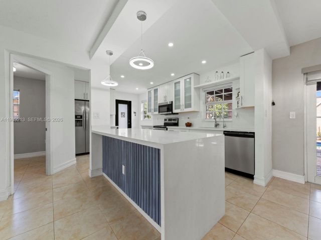 Продажа дома по адресу 3605 SW 122nd Pl - фото 7526388