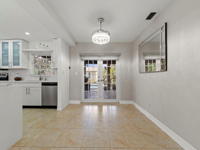 Продажа дома по адресу 3605 SW 122nd Pl - фото 7526389