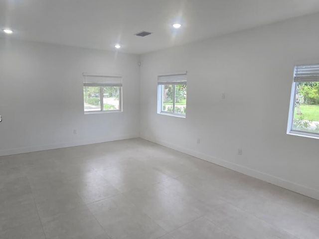 Продажа дома по адресу 141 NW 11th St - фото 7526555