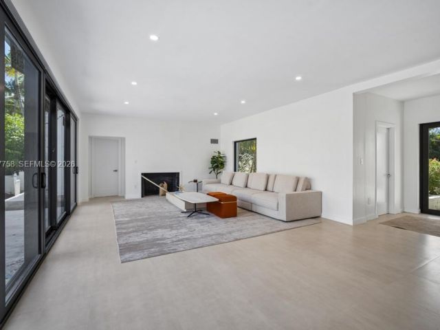 Дом в аренду по адресу 5661 Pine Tree Dr 0 - фото 7526491