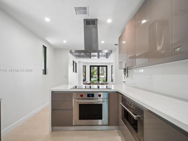 Дом в аренду по адресу 5661 Pine Tree Dr 0 - фото 7526498