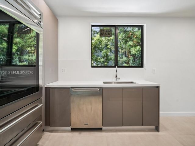 Дом в аренду по адресу 5661 Pine Tree Dr 0 - фото 7526499