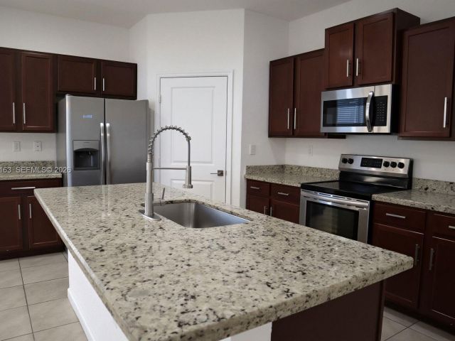 Дом в аренду по адресу 27440 SW 135th Ave Rd 27440 - фото 7526359