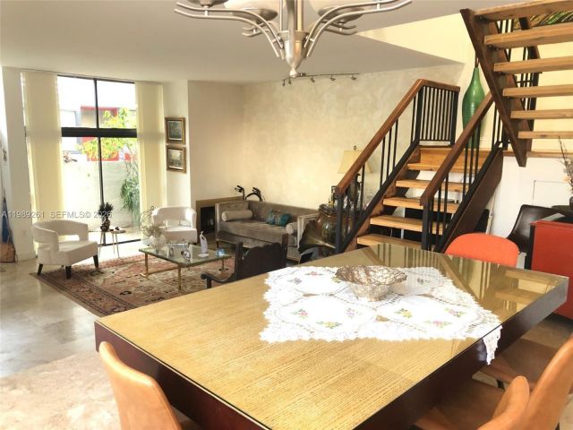 Дом в аренду по адресу 3027 NE 183rd Ln 27 - фото 7526527