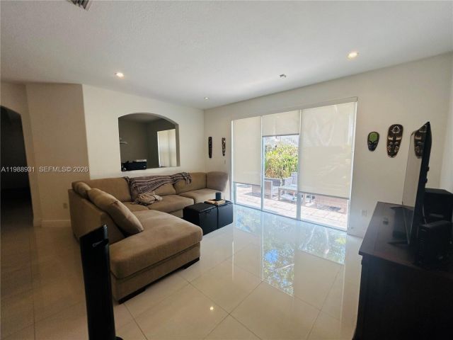 Дом в аренду по адресу 10963 NW 87th Ln 10963 - фото 7526247