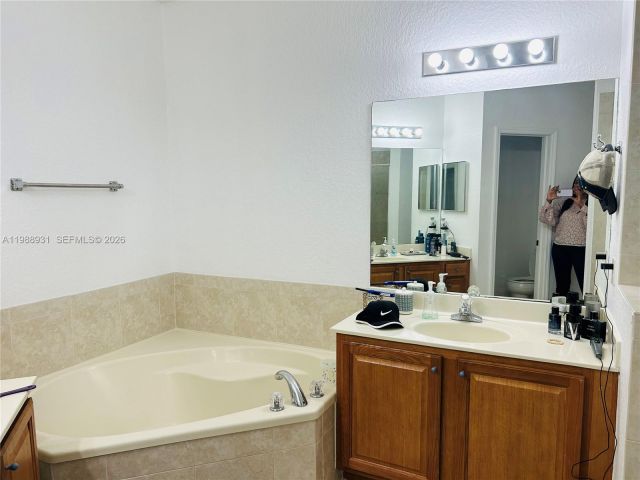 Дом в аренду по адресу 10963 NW 87th Ln 10963 - фото 7526251