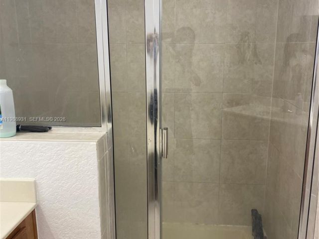 Дом в аренду по адресу 10963 NW 87th Ln 10963 - фото 7526252