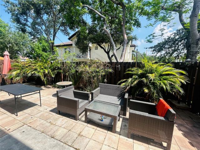 Дом в аренду по адресу 10963 NW 87th Ln 10963 - фото 7526257