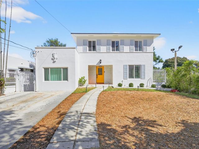 Продажа дома по адресу 2431 SW 4th St - фото 7526889