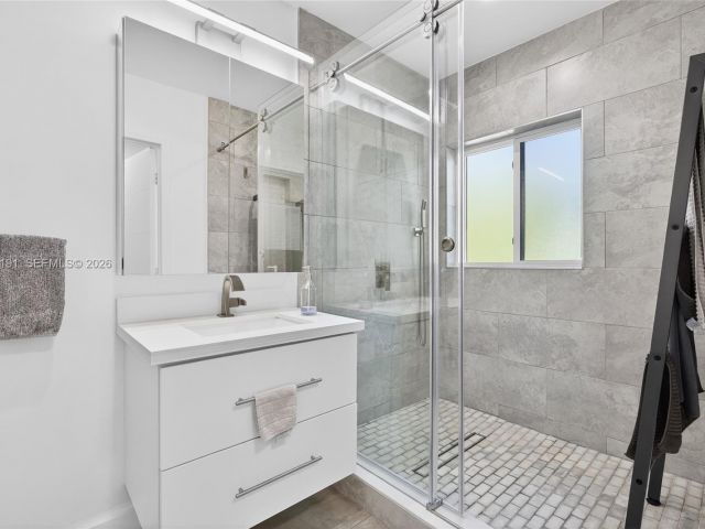 Продажа дома по адресу 2431 SW 4th St - фото 7526897