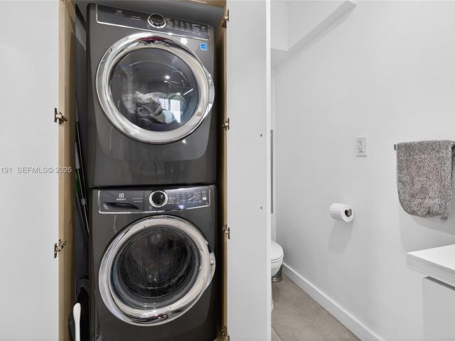 Продажа дома по адресу 2431 SW 4th St - фото 7526898