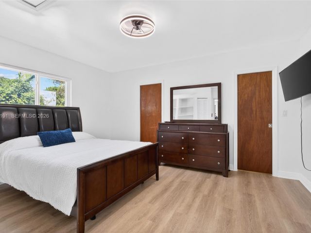 Продажа дома по адресу 2431 SW 4th St - фото 7526902