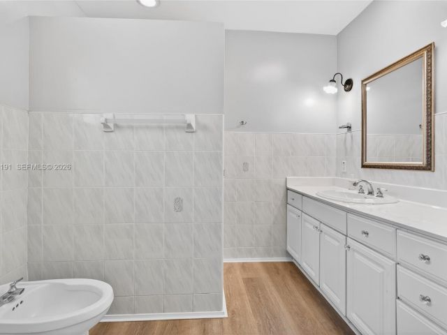 Продажа дома по адресу 2431 SW 4th St - фото 7526905