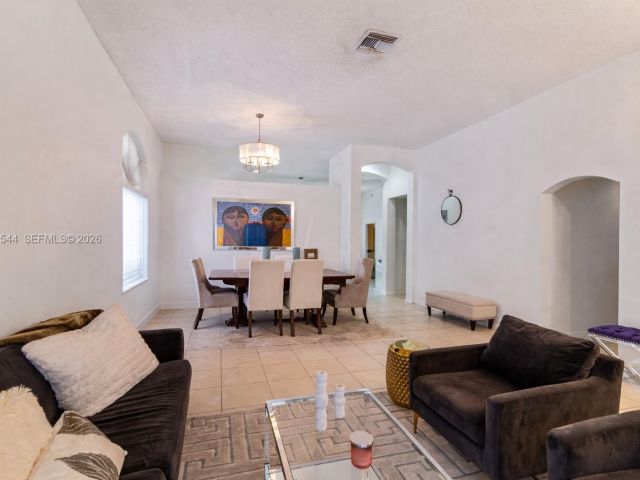 Дом в аренду по адресу 1886 NW 145th Ter - фото 7526816