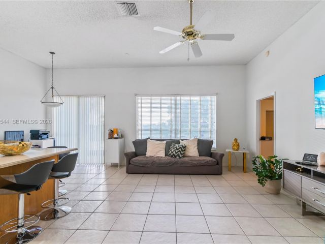 Дом в аренду по адресу 1886 NW 145th Ter - фото 7526820