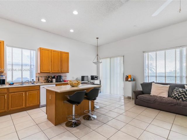 Дом в аренду по адресу 1886 NW 145th Ter - фото 7526821