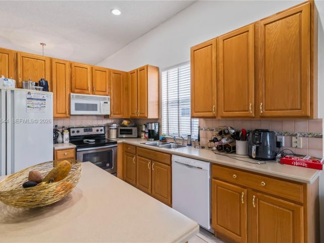 Дом в аренду по адресу 1886 NW 145th Ter - фото 7526823