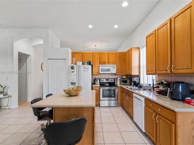 Дом в аренду по адресу 1886 NW 145th Ter - фото 7526824