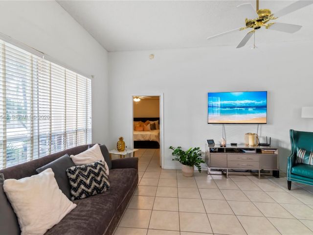 Дом в аренду по адресу 1886 NW 145th Ter - фото 7526828