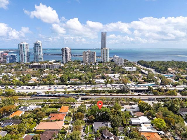 Продажа дома по адресу 120 SW 24th Rd - фото 7526910