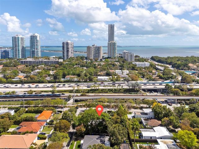 Продажа дома по адресу 120 SW 24th Rd - фото 7526912