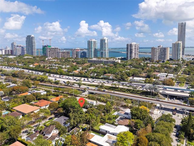 Продажа дома по адресу 120 SW 24th Rd - фото 7526913