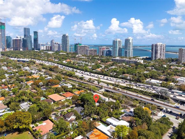 Продажа дома по адресу 120 SW 24th Rd - фото 7526914