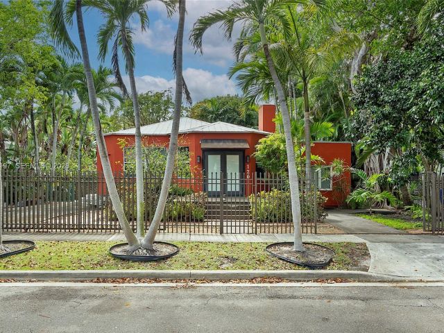 Продажа дома по адресу 120 SW 24th Rd - фото 7526920