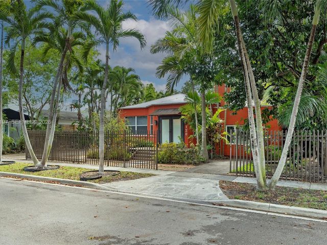 Продажа дома по адресу 120 SW 24th Rd - фото 7526921